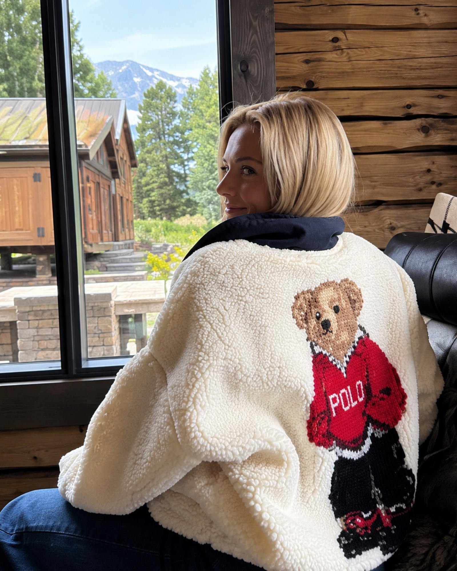 Fleece Borg Bear Sweatshirt in Ecru