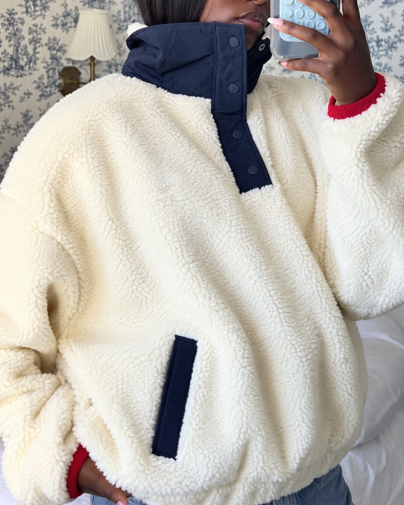 Fleece Borg Bear Sweatshirt in Ecru